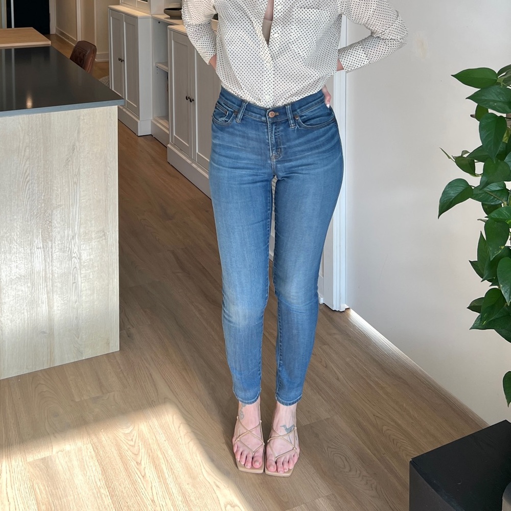 J.Crew  Medium Wash Skinny Midrise Jeans Sz:26